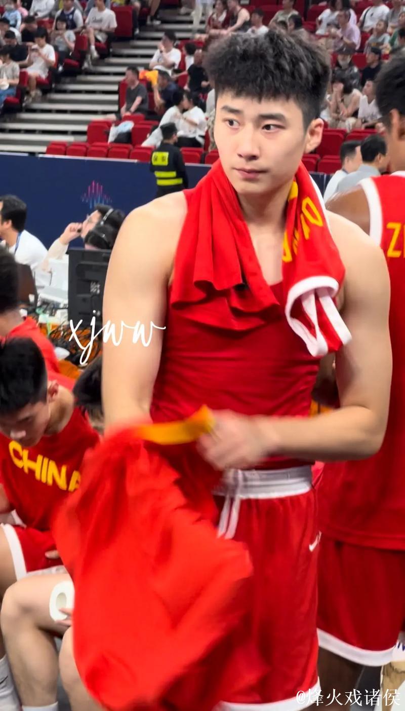 段睿骐球场风采炸裂!20分6篮板5助攻,全队数据霸榜 段睿骐球场风采炸裂!20分6篮板5助攻,全队数据霸榜